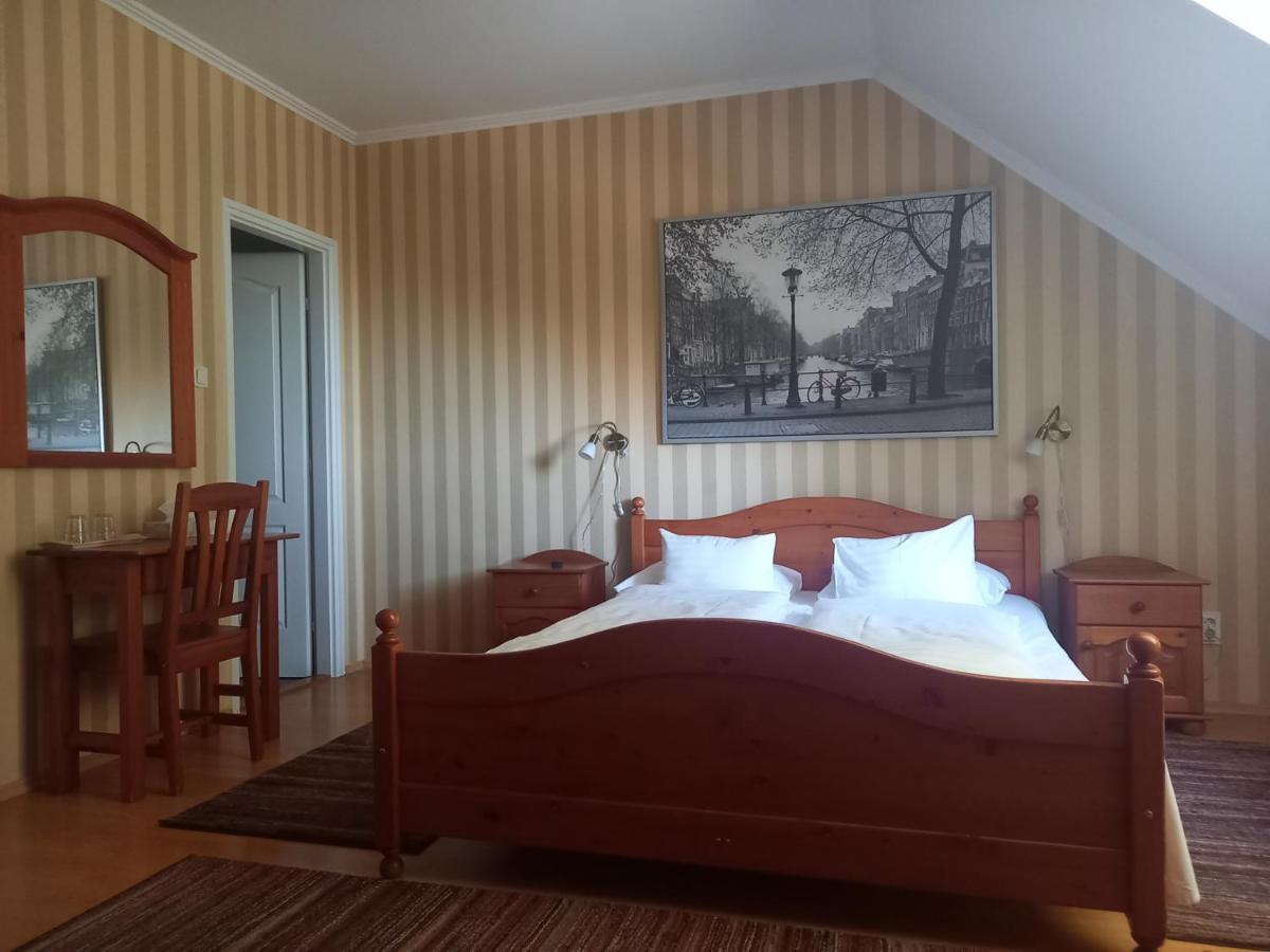 Europa Panzio Bed & Breakfast Eger Exterior photo