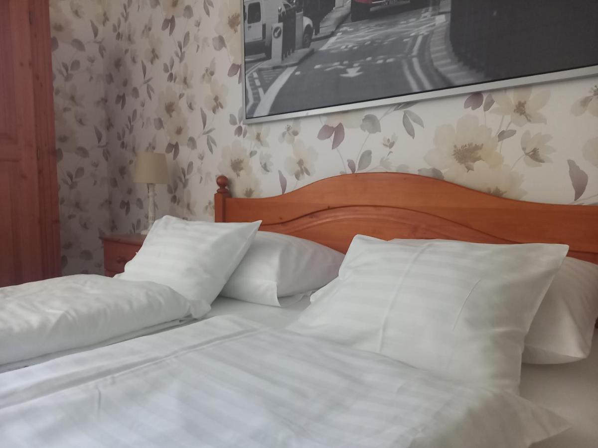 Europa Panzio Bed & Breakfast Eger Exterior photo