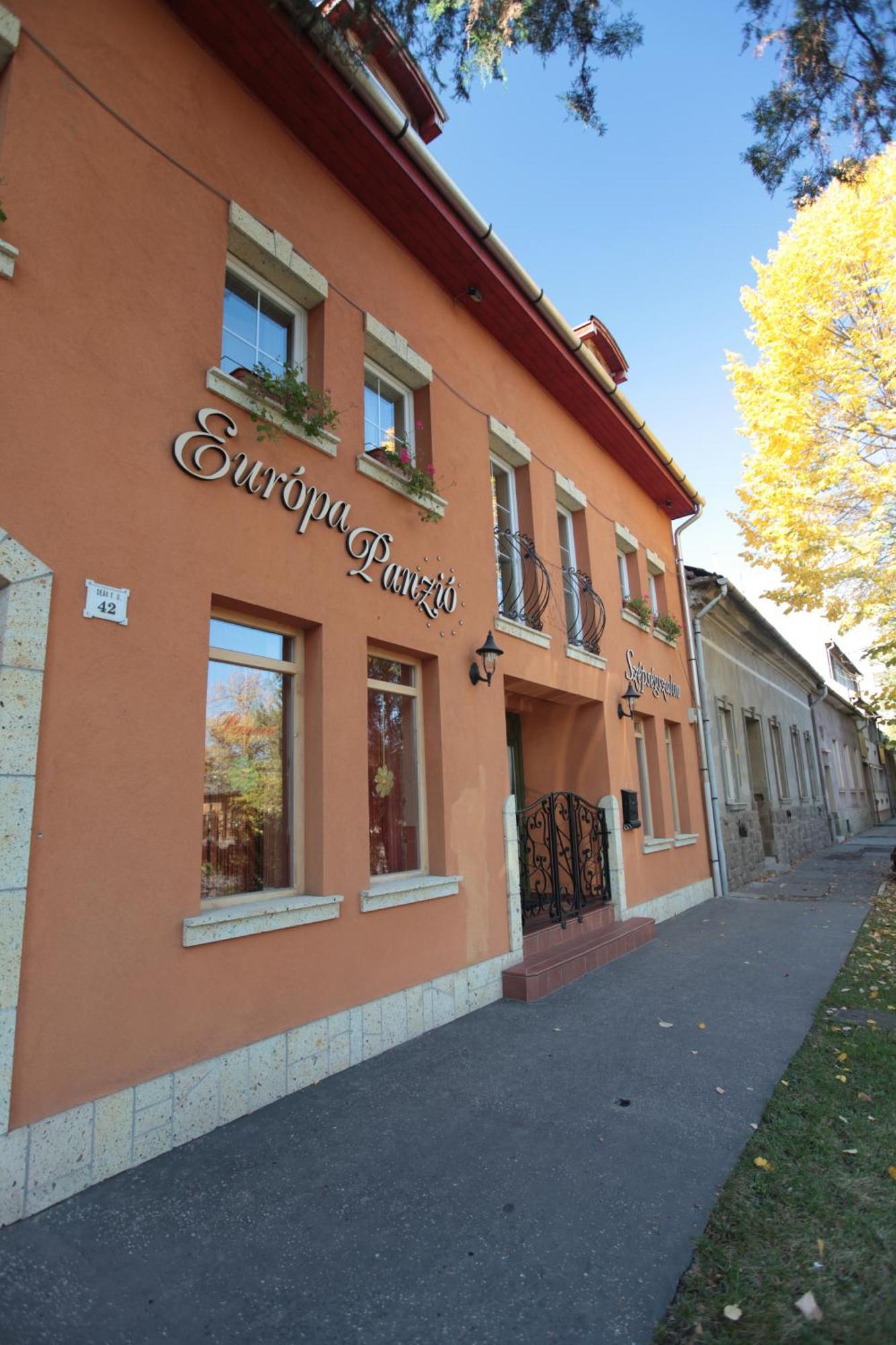 Europa Panzio Bed & Breakfast Eger Exterior photo